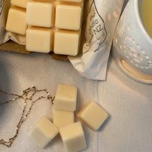 Load image into Gallery viewer, Lychee and Black Tea Wax Melts

